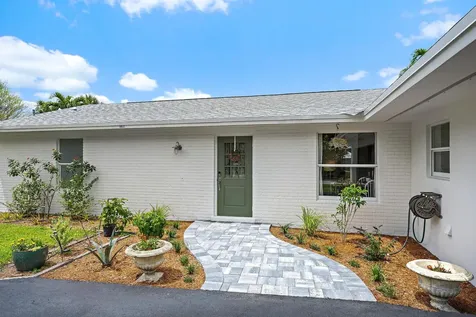9831 Hyacinth Circle S Palm Beach Gardens FL 33410