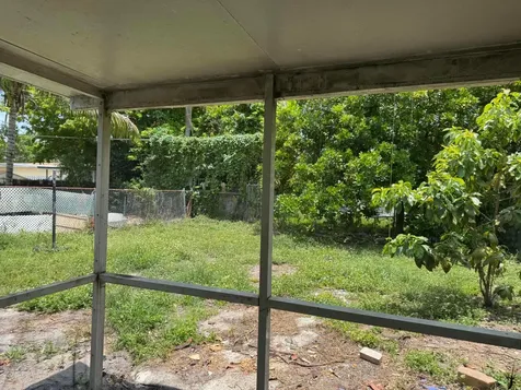 1740 SW 70th Way North Lauderdale FL 33068
