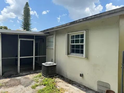 1740 SW 70th Way North Lauderdale FL 33068