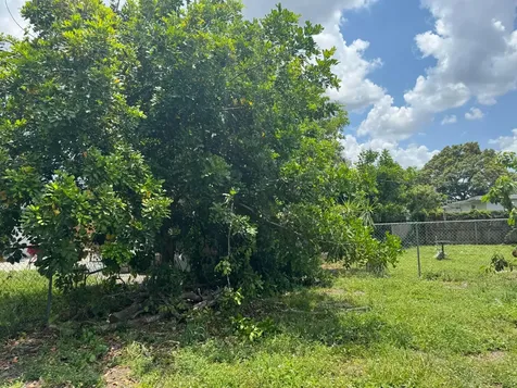 1740 SW 70th Way North Lauderdale FL 33068