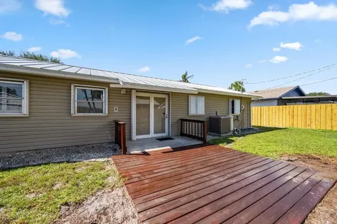 8053 SE Carlton Street Hobe Sound FL 33455