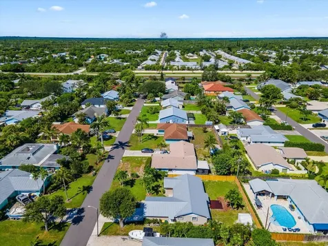 8053 SE Carlton Street Hobe Sound FL 33455