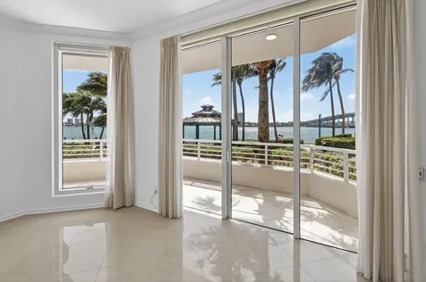 2650 Lake Shore Drive Riviera Beach FL 33404