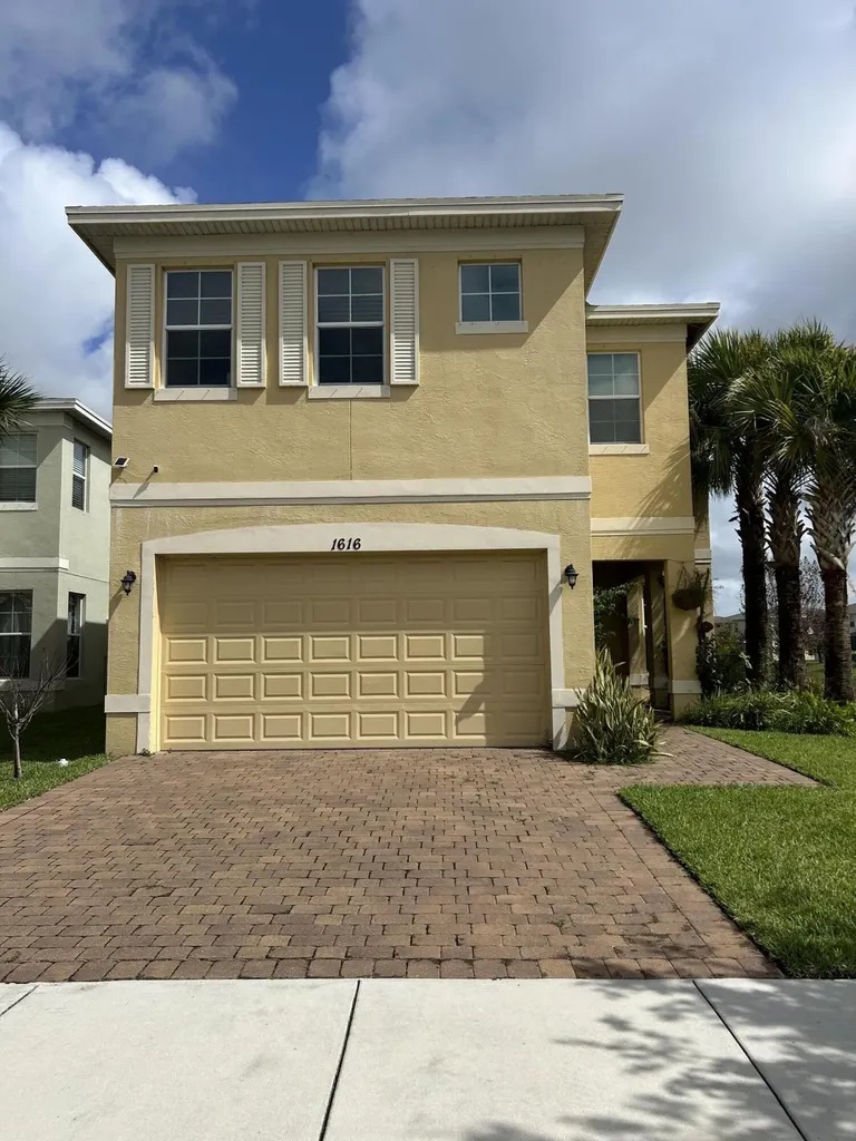 1616 NW Cataluna Circle Port St Lucie FL 34986