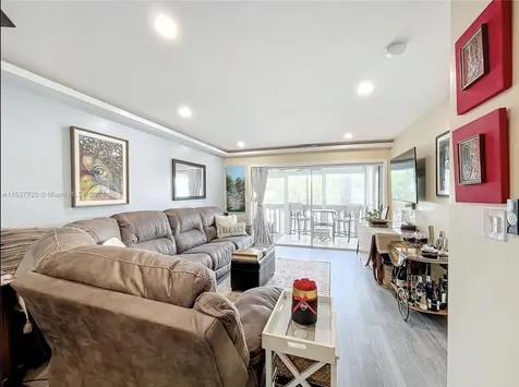 460 Paradise Isle Boulevard Hallandale Beach FL 33009