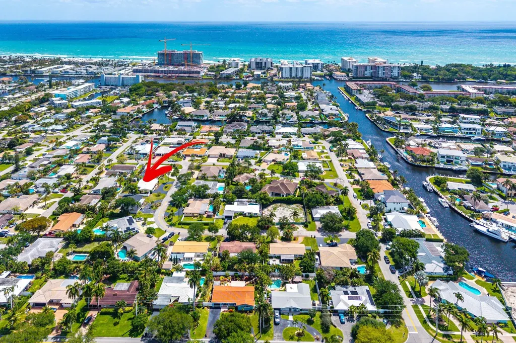 2741 NE 52nd Street Lighthouse Point FL 33064