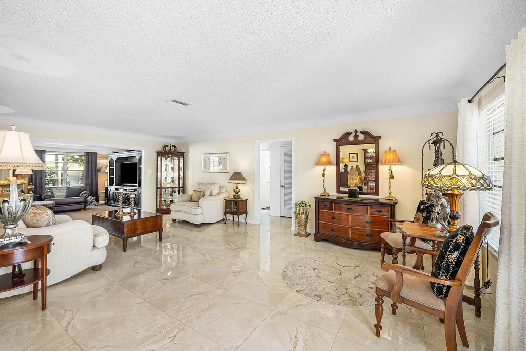 2741 NE 52nd Street Lighthouse Point FL 33064