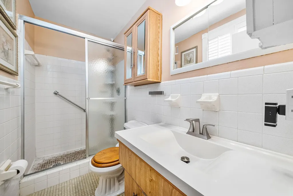2741 NE 52nd Street Lighthouse Point FL 33064