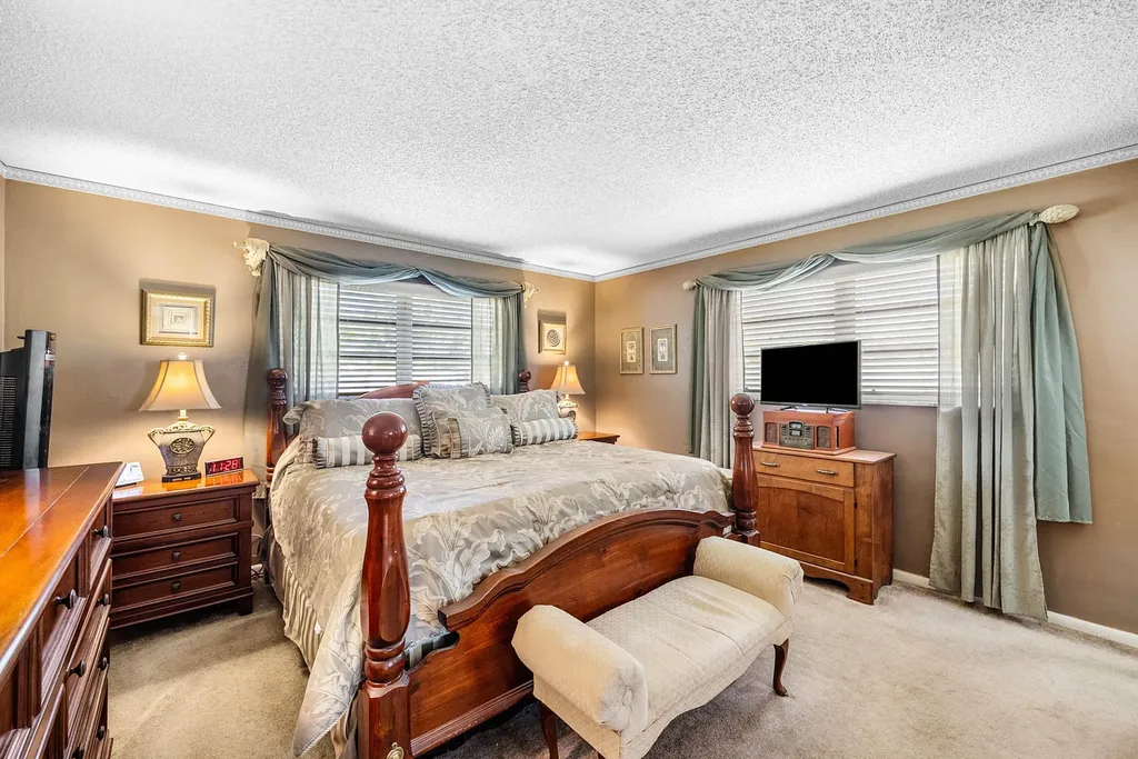 2741 NE 52nd Street Lighthouse Point FL 33064
