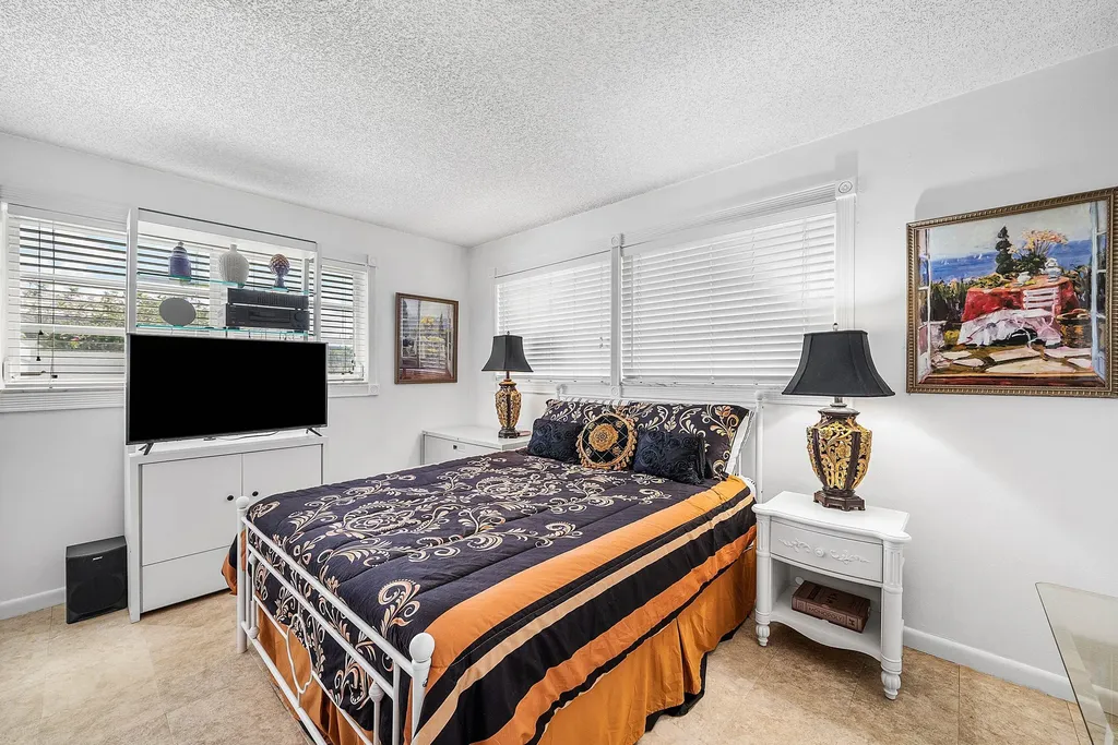 2741 NE 52nd Street Lighthouse Point FL 33064