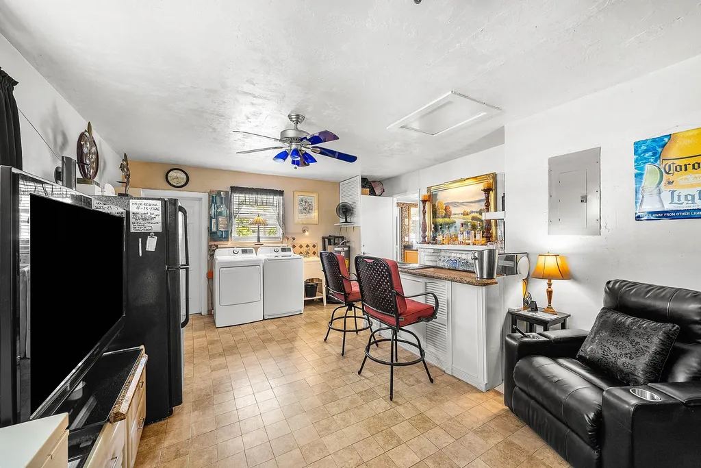 2741 NE 52nd Street Lighthouse Point FL 33064