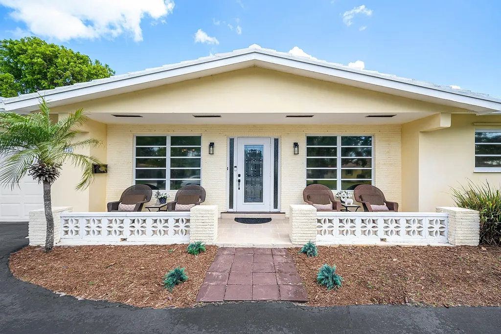 2741 NE 52nd Street Lighthouse Point FL 33064