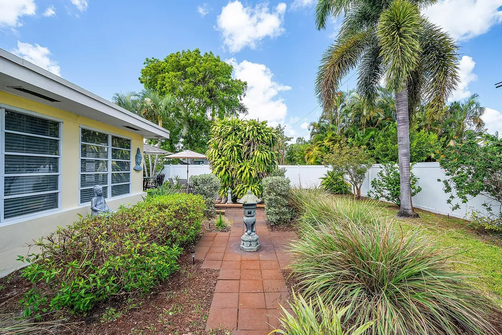 2741 NE 52nd Street Lighthouse Point FL 33064