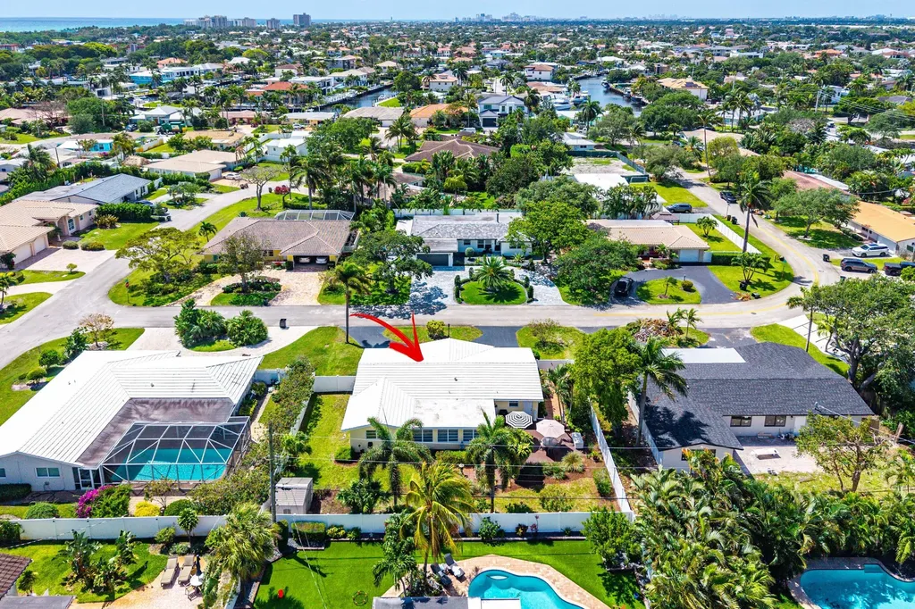 2741 NE 52nd Street Lighthouse Point FL 33064