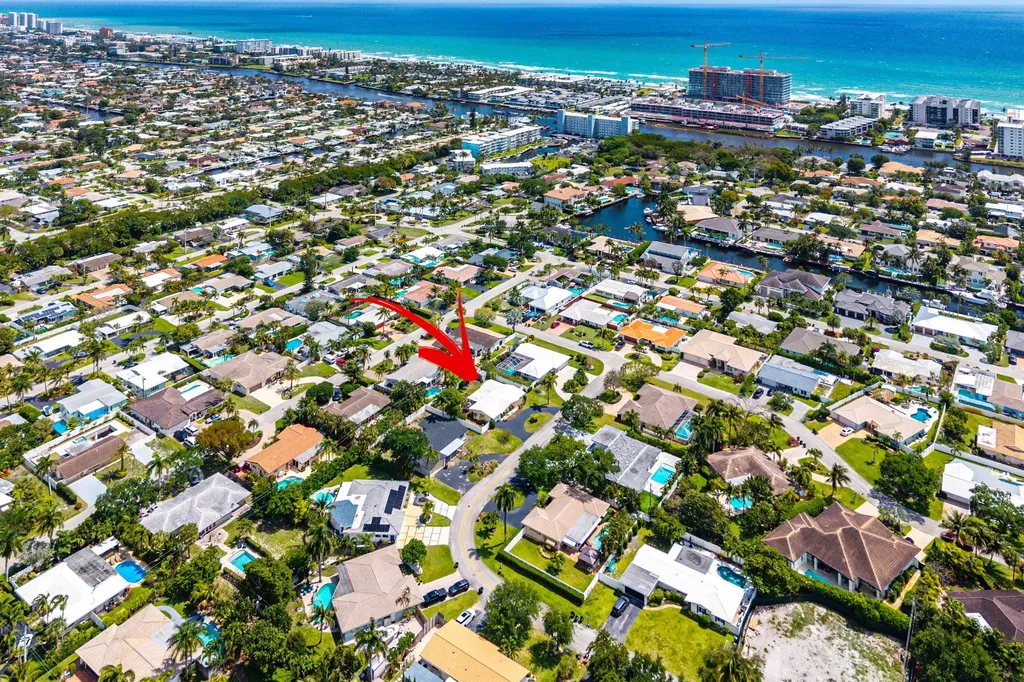 2741 NE 52nd Street Lighthouse Point FL 33064