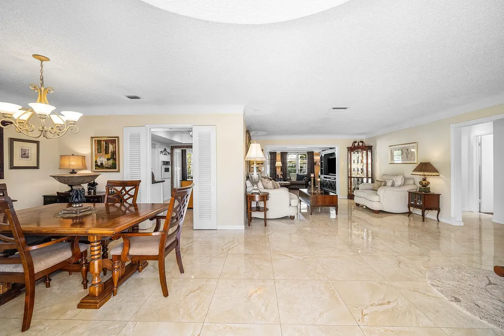 2741 NE 52nd Street Lighthouse Point FL 33064