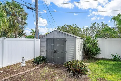 2741 NE 52nd Street Lighthouse Point FL 33064
