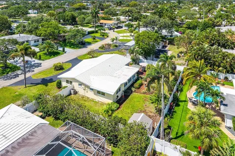 2741 NE 52nd Street Lighthouse Point FL 33064