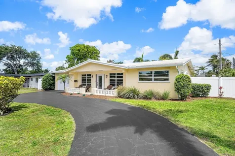 2741 NE 52nd Street Lighthouse Point FL 33064