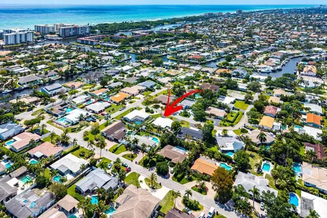 2741 NE 52nd Street Lighthouse Point FL 33064