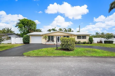 2741 NE 52nd Street Lighthouse Point FL 33064