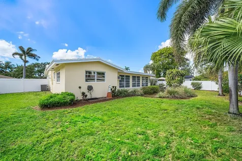 2741 NE 52nd Street Lighthouse Point FL 33064