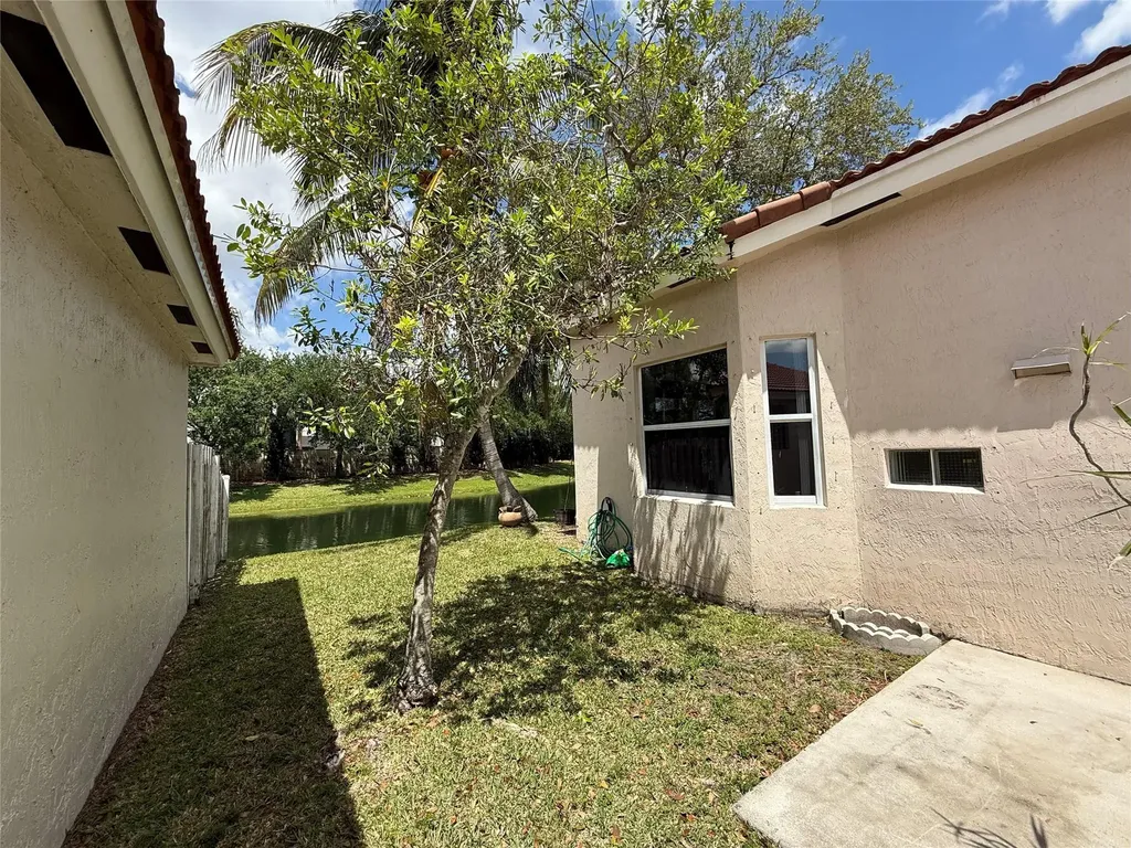 4965 SW 153rd Avenue Davie FL 33331