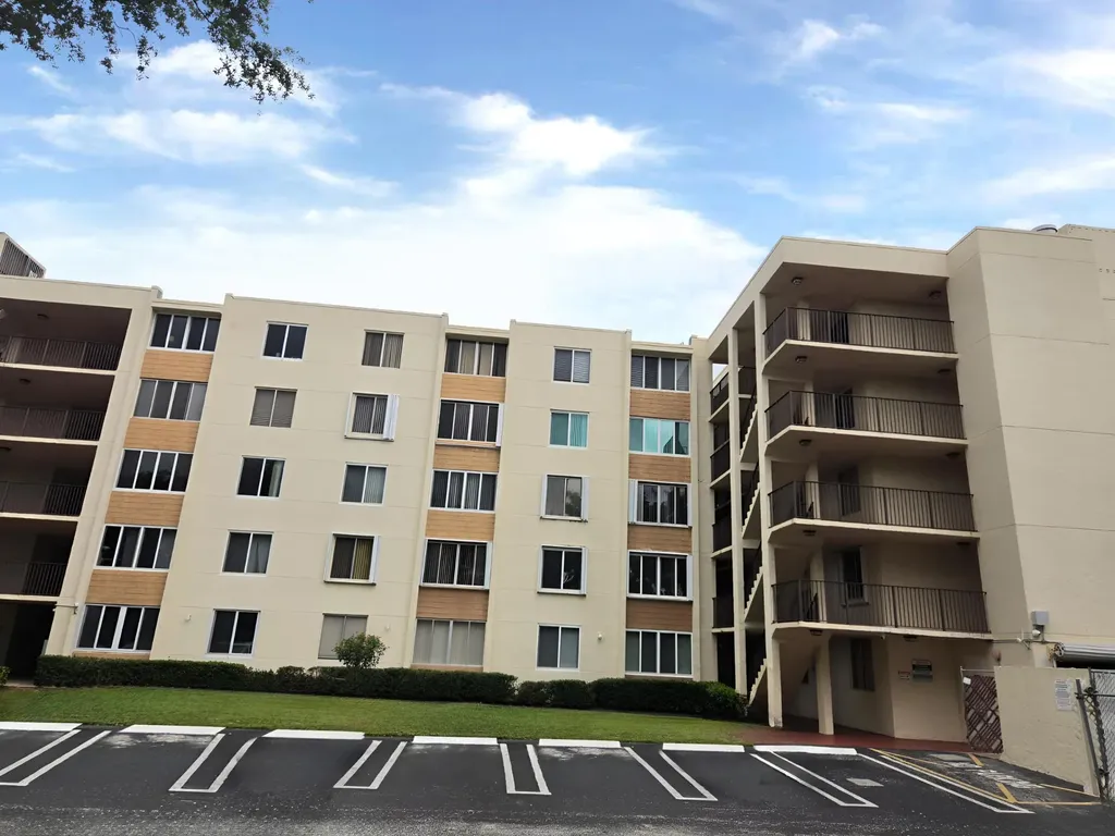 3253 Riverside Drive Coral Springs FL 33065