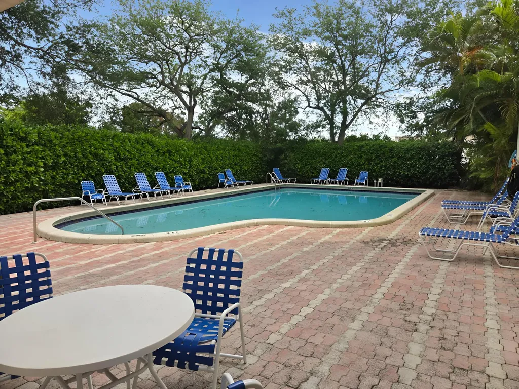 3253 Riverside Drive Coral Springs FL 33065