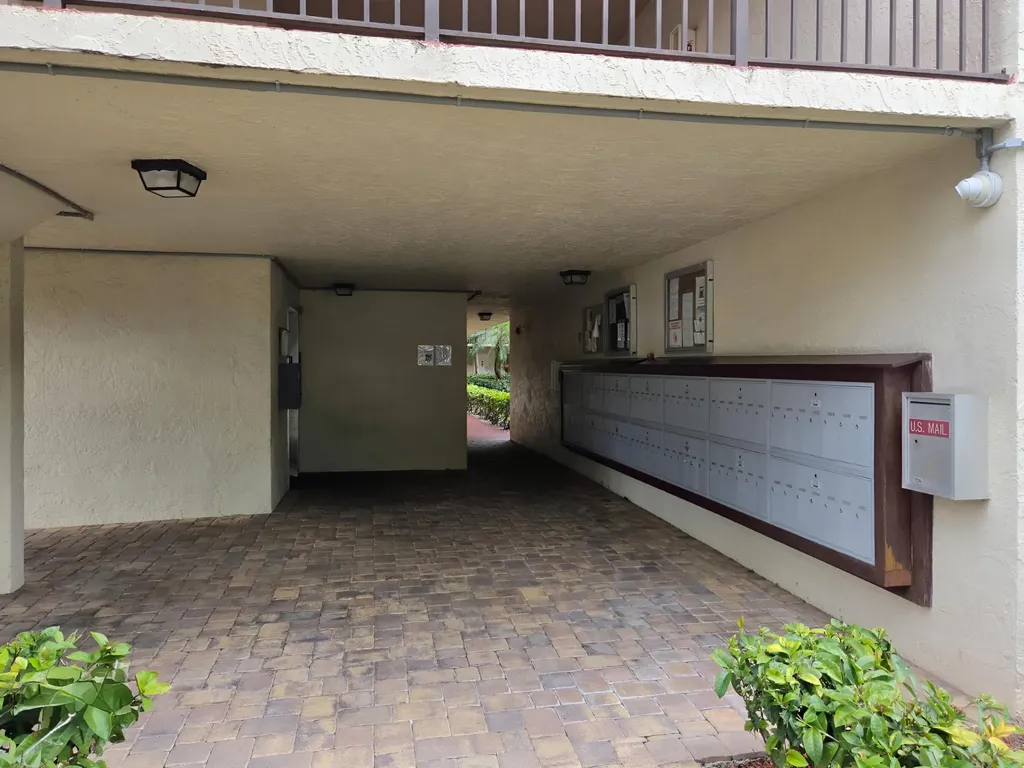 3253 Riverside Drive Coral Springs FL 33065