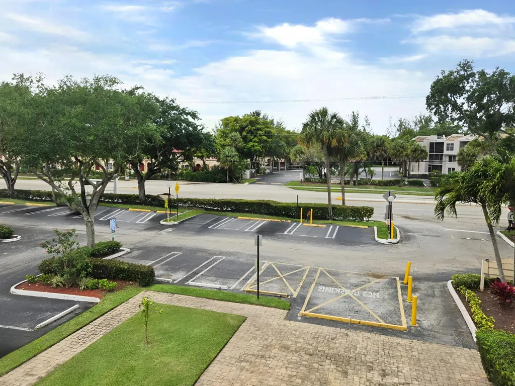 3253 Riverside Drive Coral Springs FL 33065
