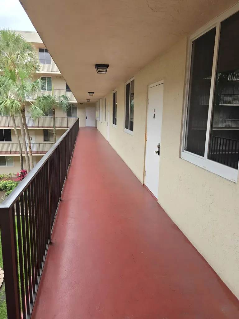 3253 Riverside Drive Coral Springs FL 33065