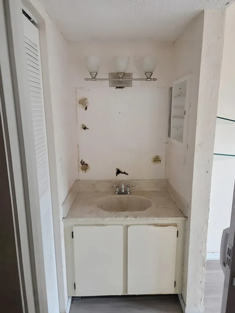 3253 Riverside Drive Coral Springs FL 33065