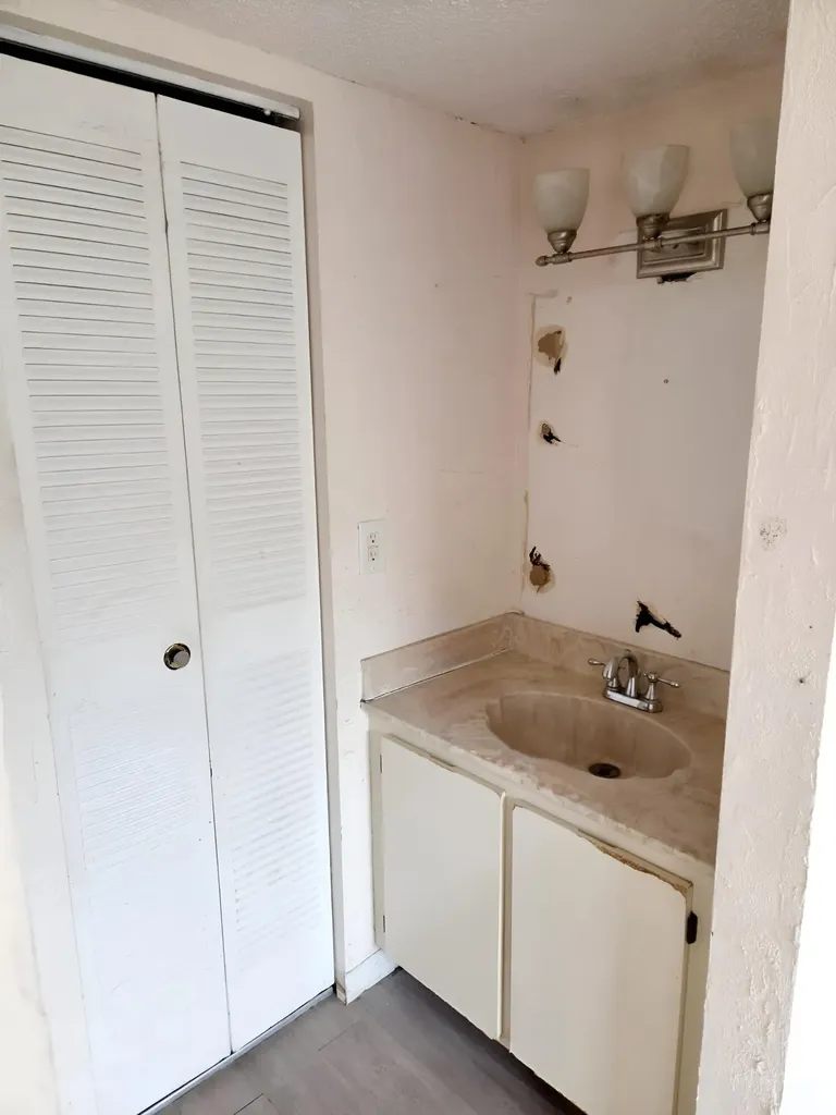 3253 Riverside Drive Coral Springs FL 33065