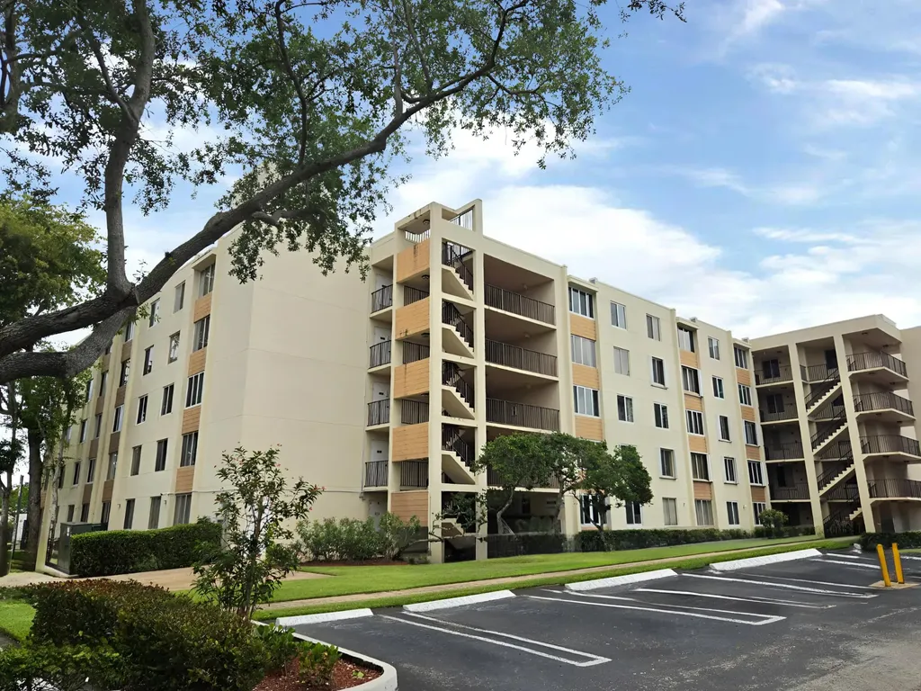3253 Riverside Drive Coral Springs FL 33065