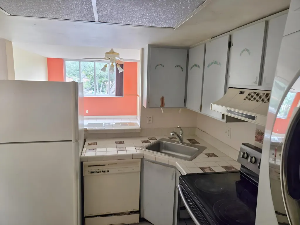 3253 Riverside Drive Coral Springs FL 33065