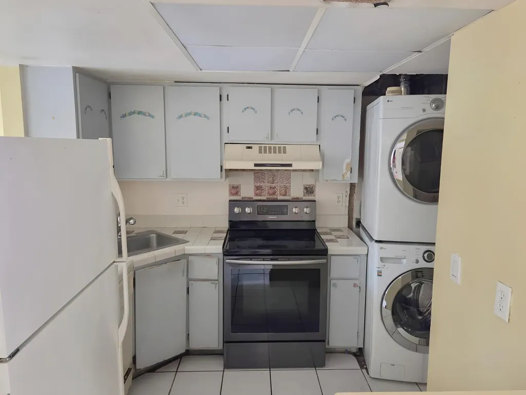 3253 Riverside Drive Coral Springs FL 33065