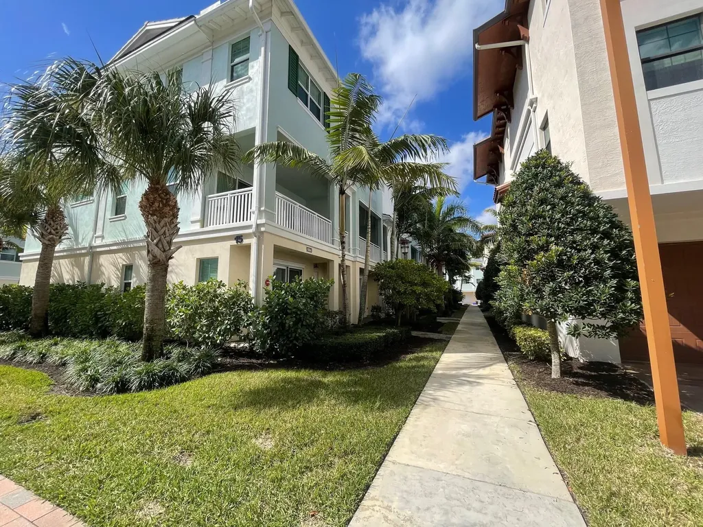 8086 Hobbes Way Palm Beach Gardens FL 33418