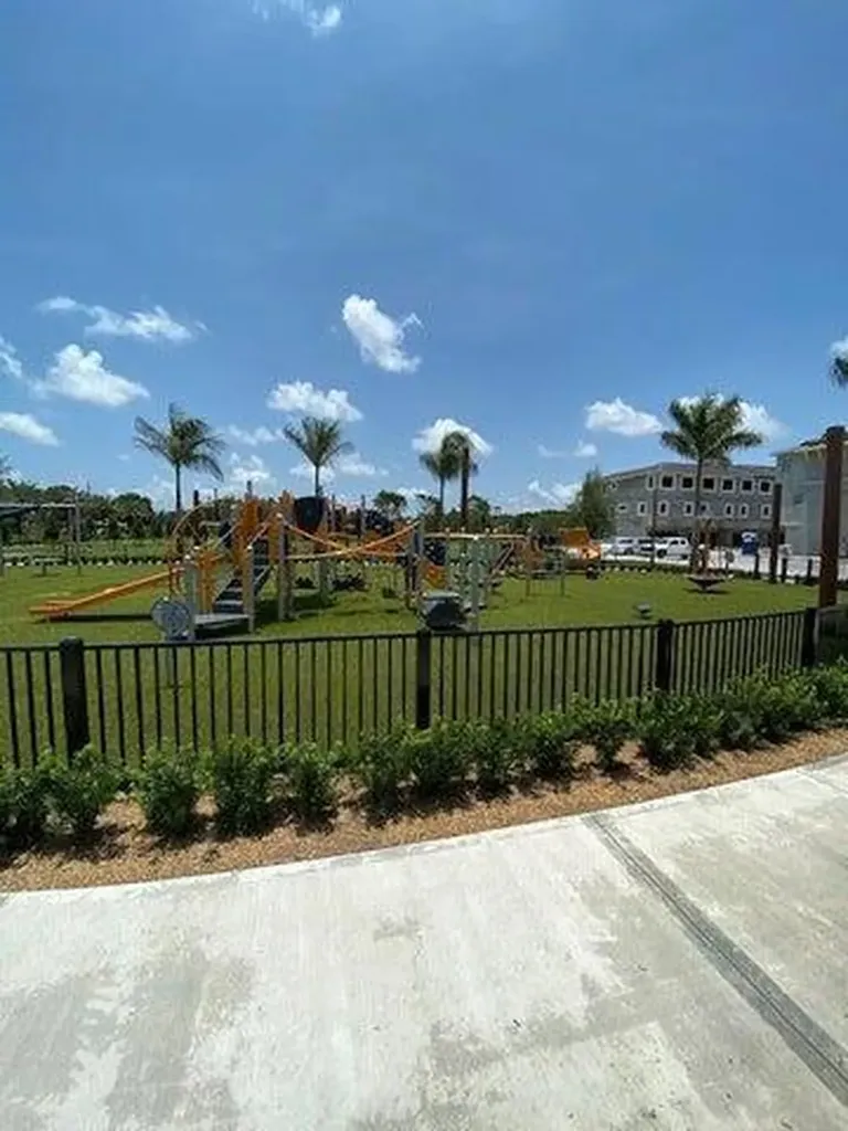 8086 Hobbes Way Palm Beach Gardens FL 33418