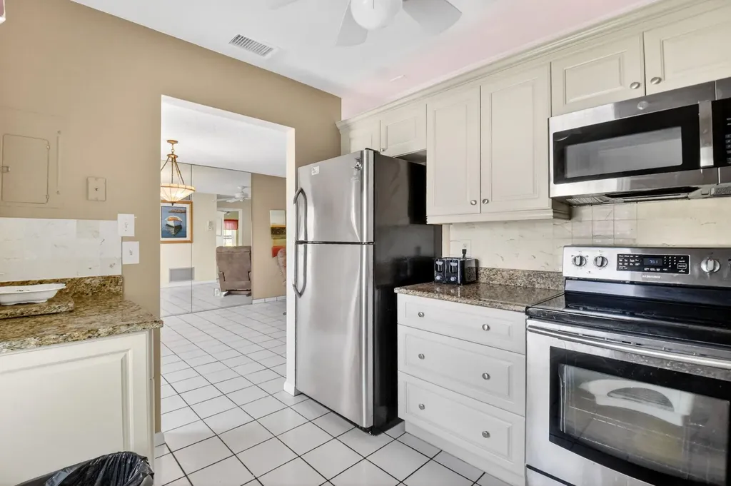 260 Cape Cod Circle Lake Worth FL 33467