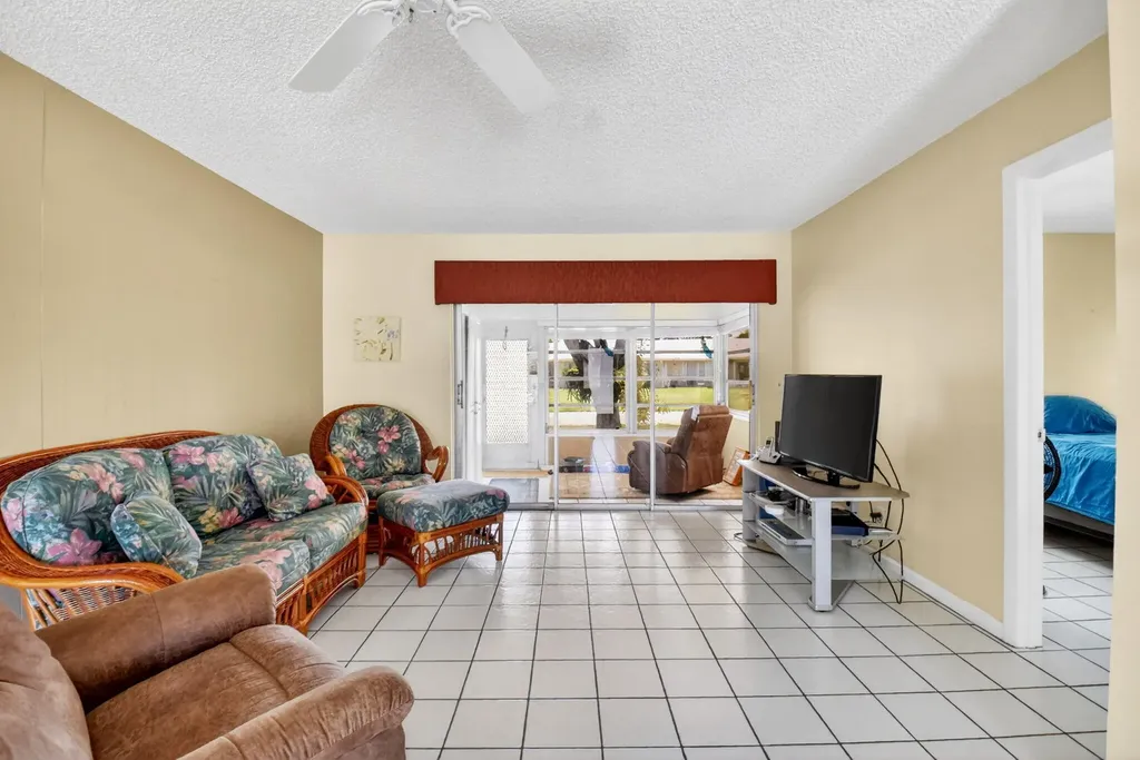 260 Cape Cod Circle Lake Worth FL 33467