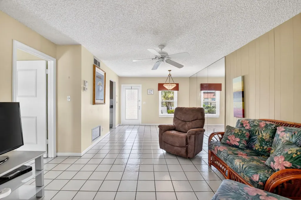 260 Cape Cod Circle Lake Worth FL 33467