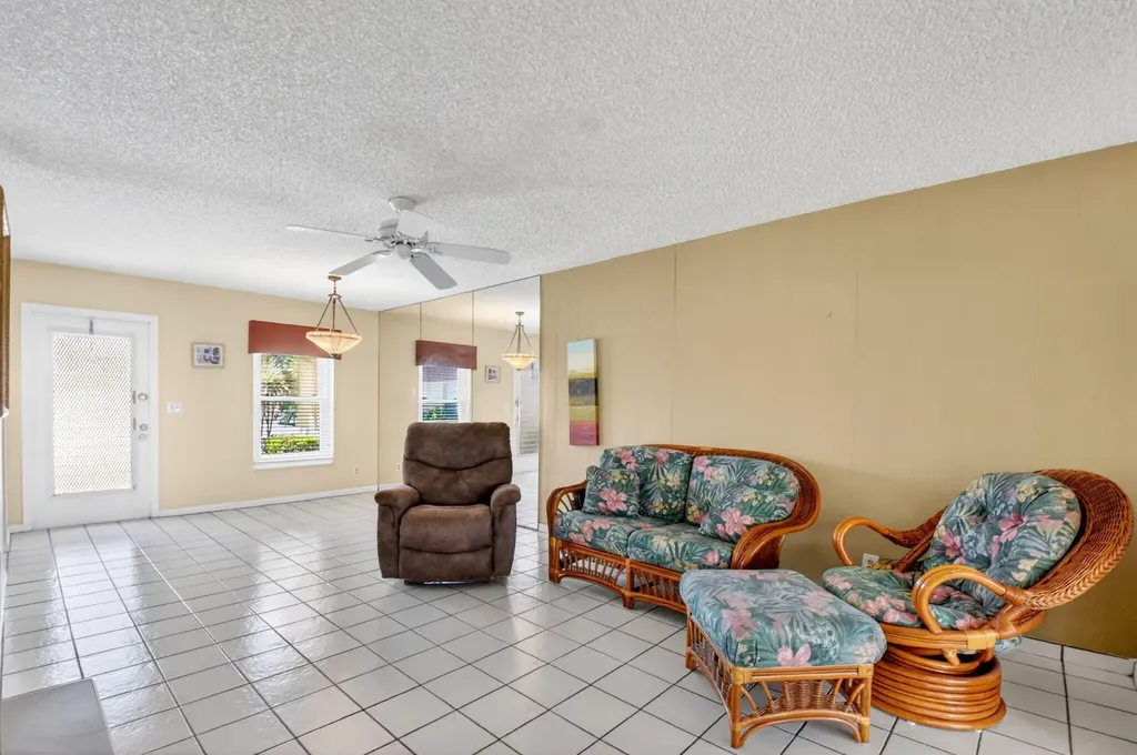 260 Cape Cod Circle Lake Worth FL 33467
