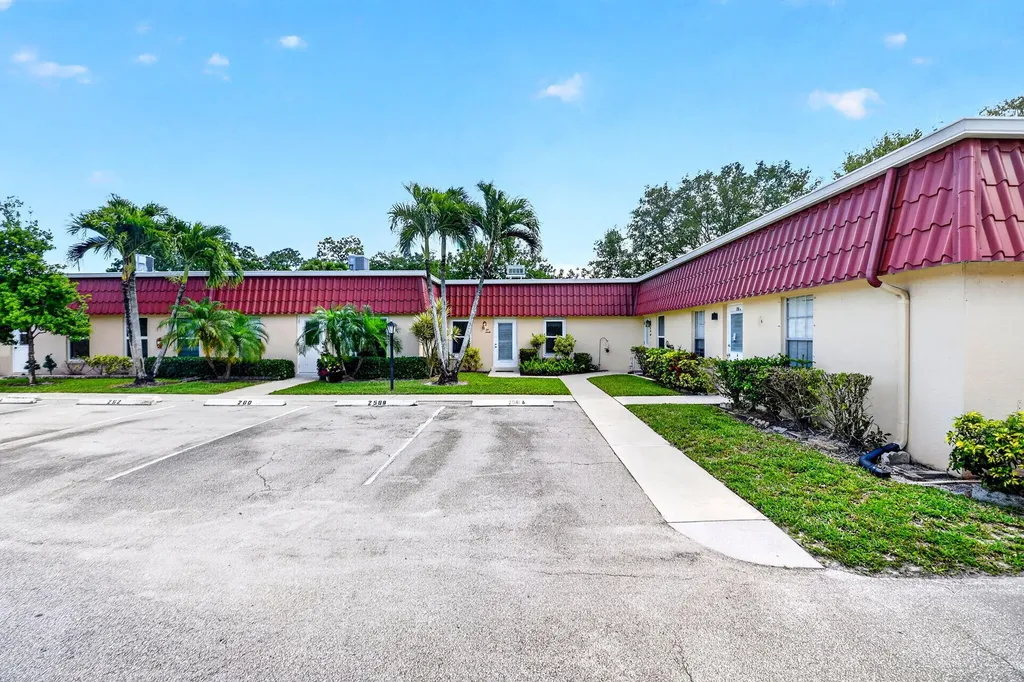 260 Cape Cod Circle Lake Worth FL 33467