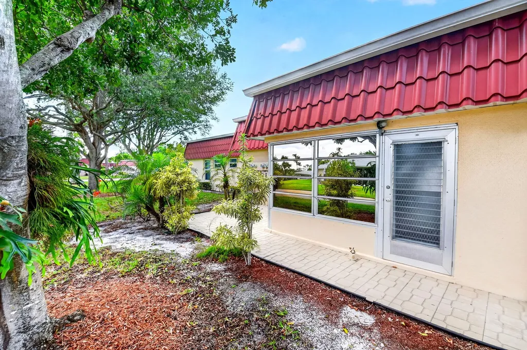 260 Cape Cod Circle Lake Worth FL 33467