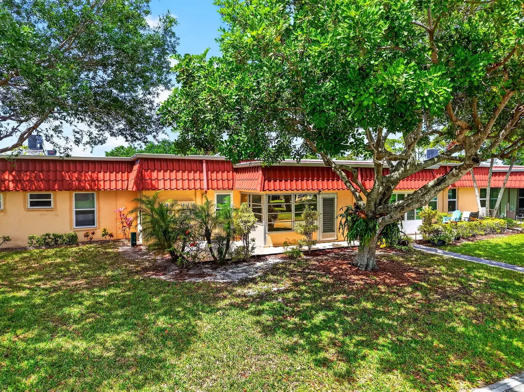 260 Cape Cod Circle Lake Worth FL 33467