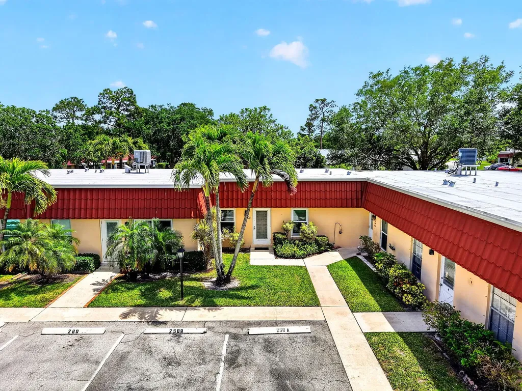 260 Cape Cod Circle Lake Worth FL 33467