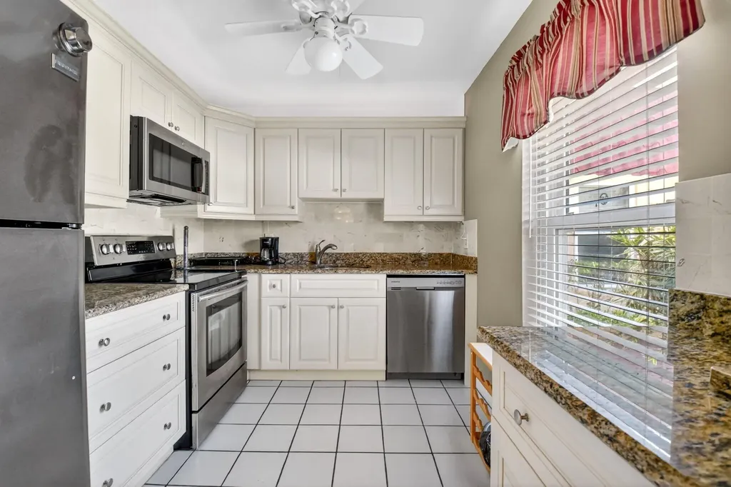 260 Cape Cod Circle Lake Worth FL 33467