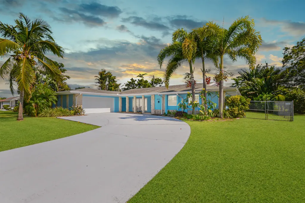 1530 SE Sunshine Avenue Port St Lucie FL 34952