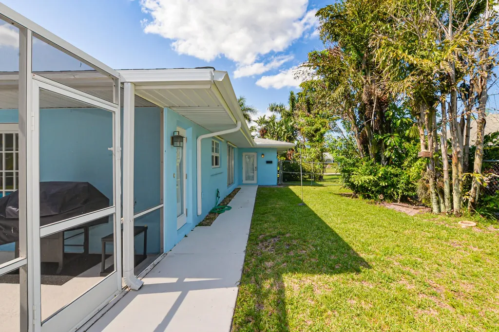 1530 SE Sunshine Avenue Port St Lucie FL 34952